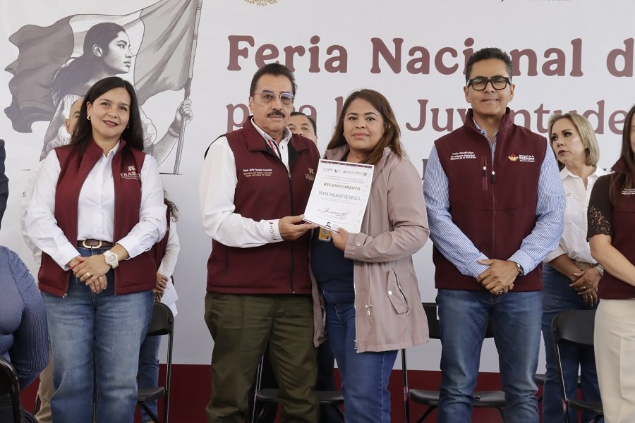 25 empresas ofertaron 700 plazas laborales durante la Feria Nacional de Empleo para las Juventudes 2026 en Mineral de la Reforma.