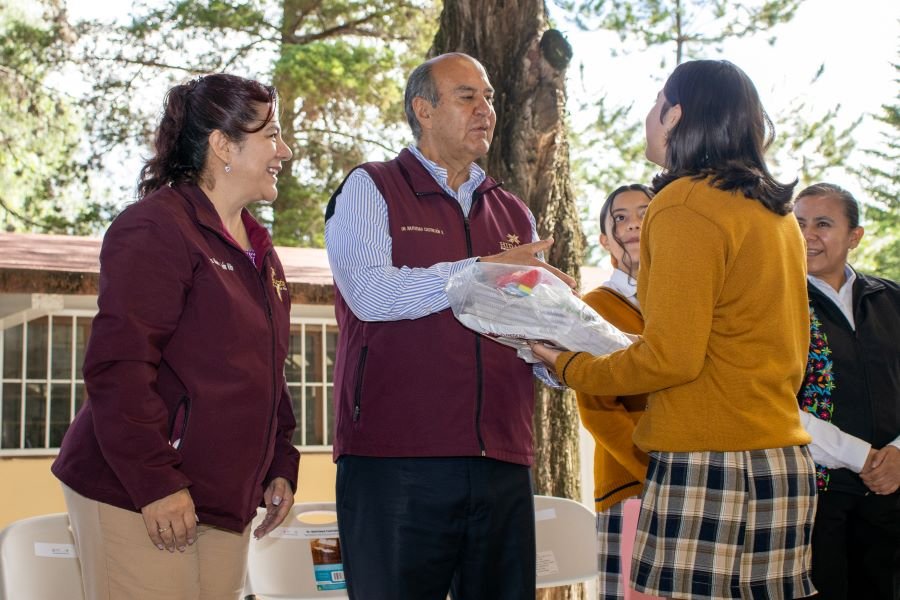 SEPH alista entrega de útiles, uniformes y calzado gratuito para estudiantes de nivel básico