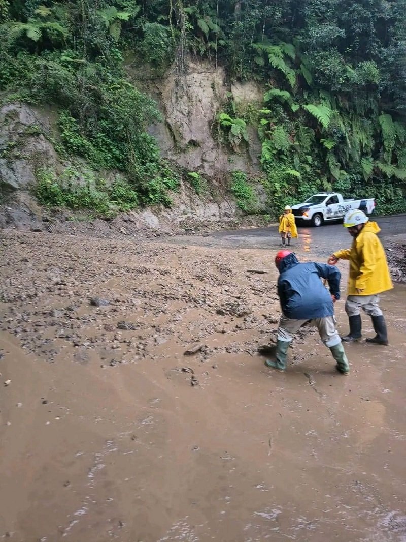 Cierre de Carretera Tenango de Doria–Tulancingo Por Deslave