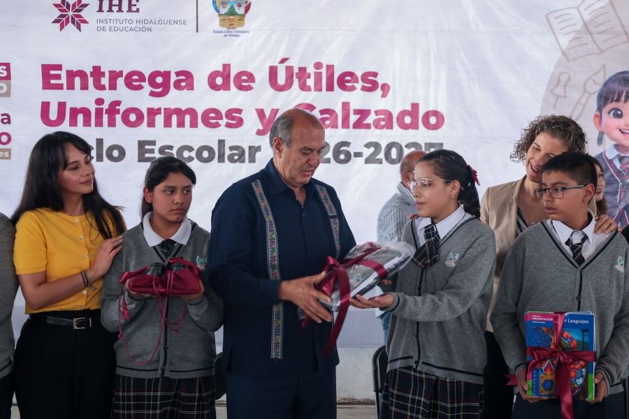 Entrega SEPH útiles, uniformes, calzado y libros a estudiantes de Tizayuca