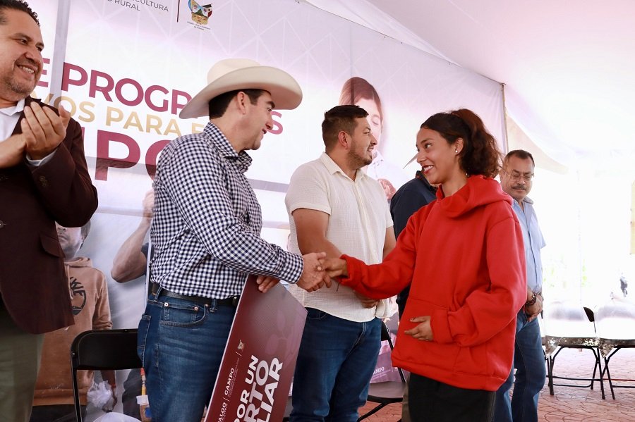 Gobierno estatal beneficia a 498 productoras y productores de las regiones Otomí-Tepehua y Valle de Tulancingo