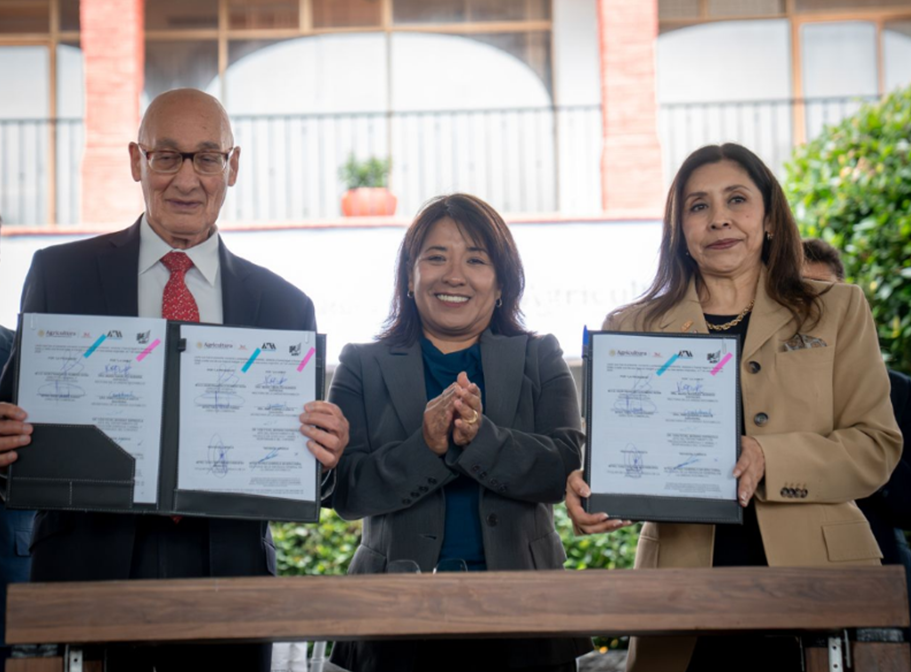 Reconoce AGRICULTURA a Pronabive por proteger el patrimonio pecuario y la salud pública