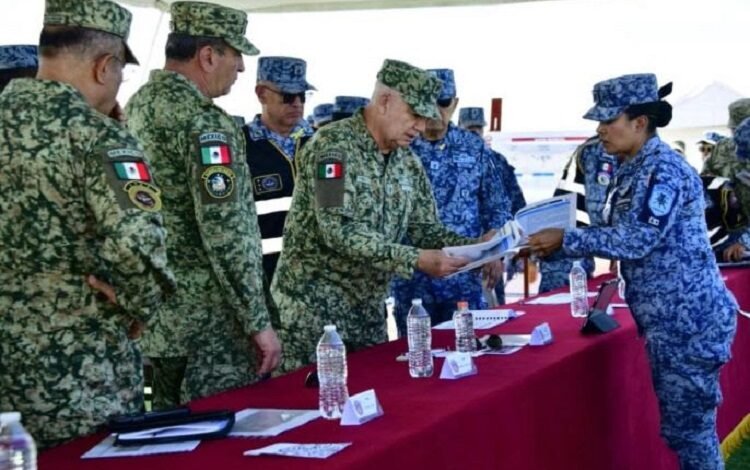 Secretario de la Defensa Nacional pasa revista al Agrupamiento Aéreo del Desfile del 16 de septiembre
