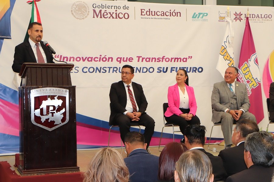 UPT inicia festejos de aniversario con entrega de reconocimientos a personal