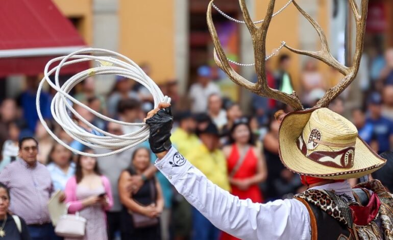 Cuernudos proyecta riqueza cultural de Hidalgo en Festival Cervantino
