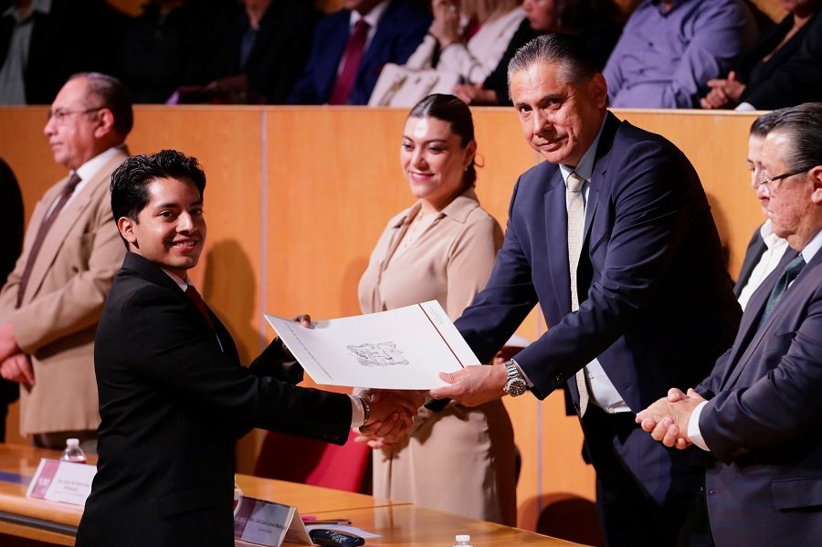 Entrega la UAEH Títulos Profesionales a 226 Egresados de Diversas Licenciaturas