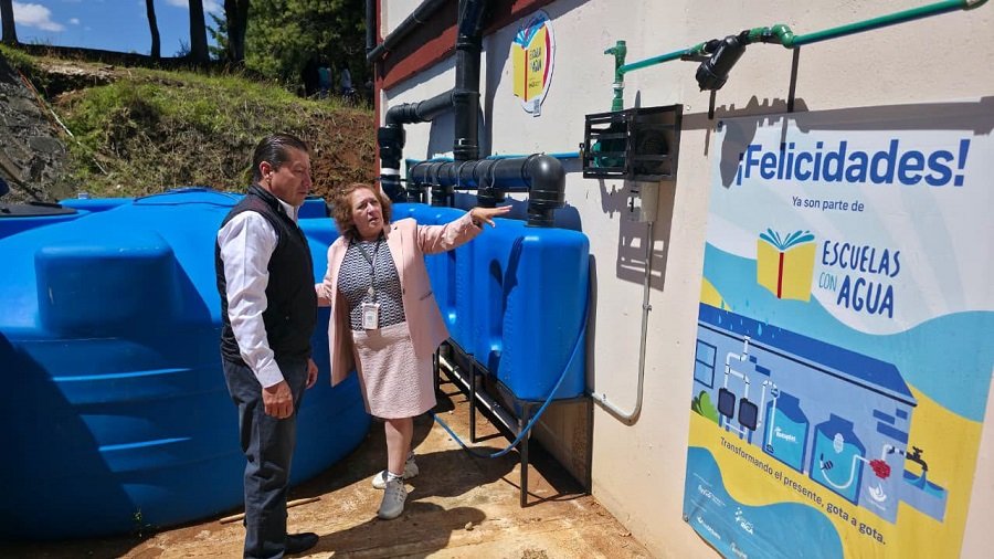 Estudiantes del CECyTEH crean sistema para aprovechar agua de lluvia en Omitlán