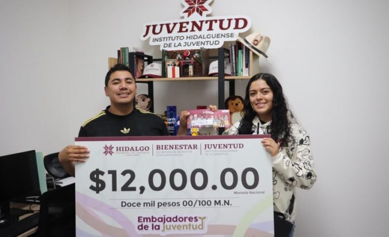 Jóvenes de Hidalgo reciben apoyos para impulsar sus proyectos y formación