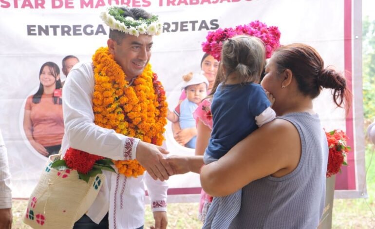 Entrega Gobierno del estado   tarjetas de los programas “Madres Trabajadoras” y “Bienestar y Desarrollo a comunidades de la Huasteca y la sierra