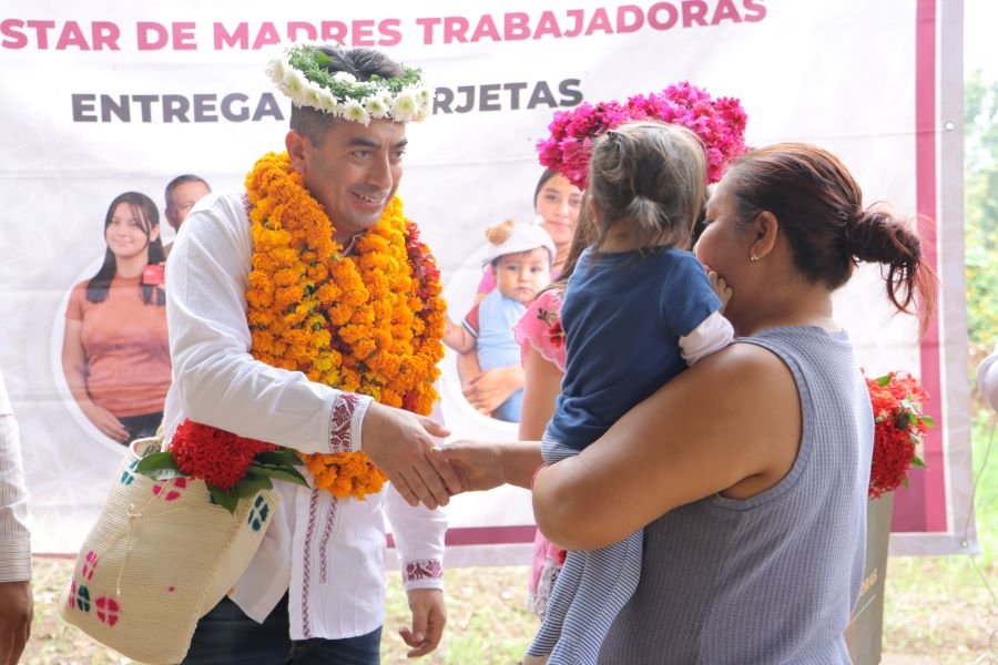 Entrega Gobierno del estado tarjetas de los programas “Madres Trabajadoras” y “Bienestar y Desarrollo a comunidades de la Huasteca y la sierra