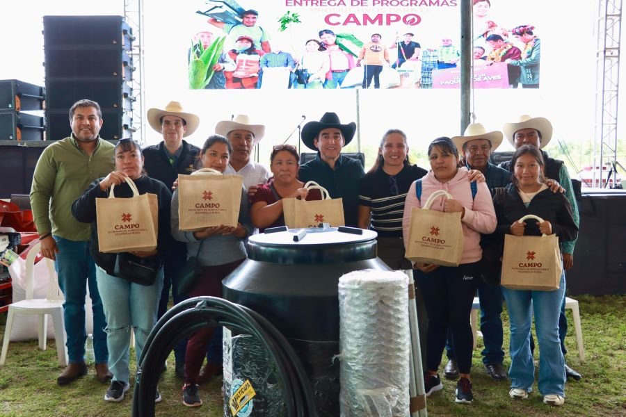 Entrega de Apoyos y Equipamientos Productivos en Beneficio de 405 Productoras y Productores de Ocho Municipios