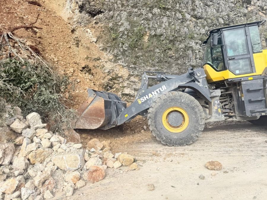 SIPDUS Informa respecto a las actividades de atención a los caminos y carreteras del estado