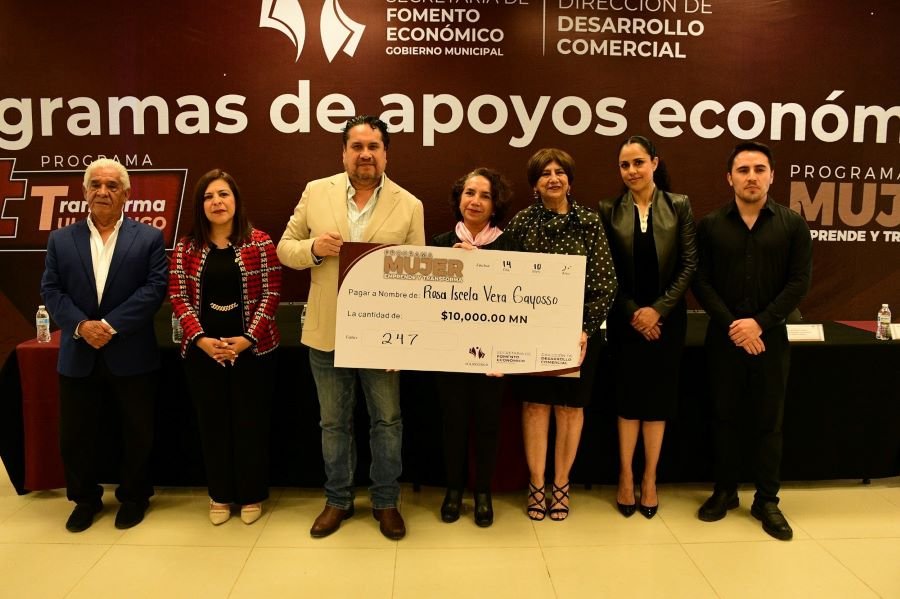 Tulancingo entrega 60 microcréditos a comerciantes y emprendedores